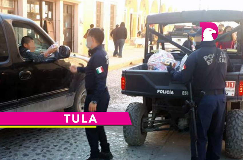  Policías estatales regalan dulces a niños Tultecos