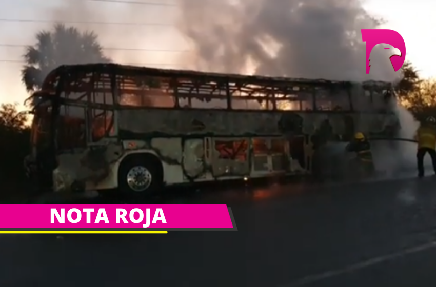  Se incendia autobús en la Zaragoza; pasajeros se salvan