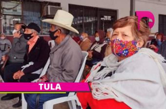  Reciben abuelitos de Tula pensión federal