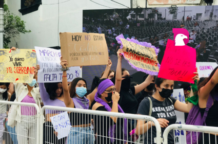  Mexicanas protestan por el feminicidio de Debanhi y mujeres desaparecidas