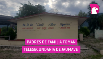  Padres de familia toman telesecundaria de Jaumave