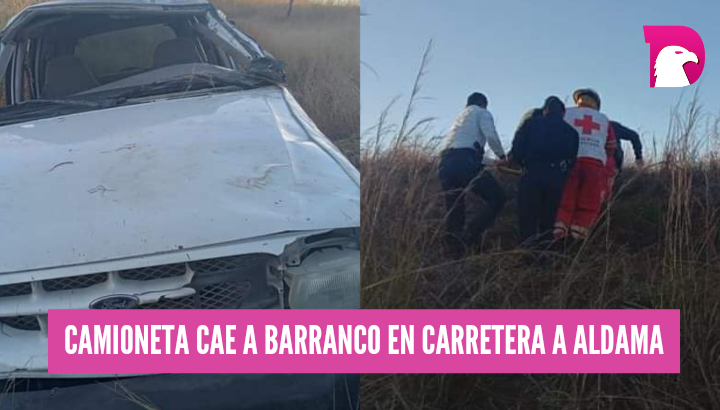  Camioneta cae a barranco en Carretera a Aldama