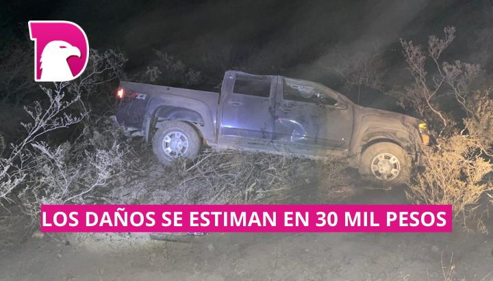  Vuelca conductora en la carretera a Ciéneguilla por ir texteando