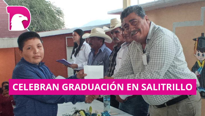  Celebran graduación en Salitrillo
