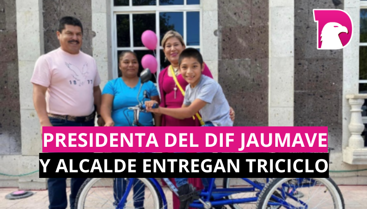  Presidenta del DIF de Jaumave y alcalde entregan triciclo