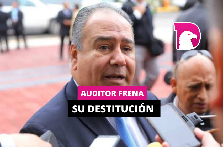  Auditor frena su destitución