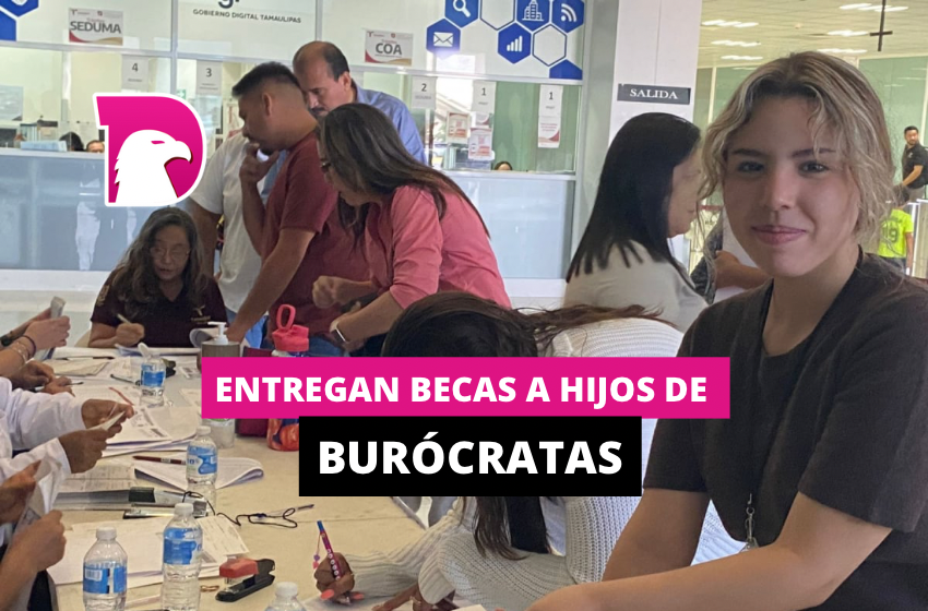  Entregan becas a hijos de burócratas