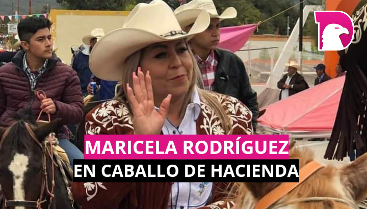  Maricela Rodríguez en caballo de hacienda