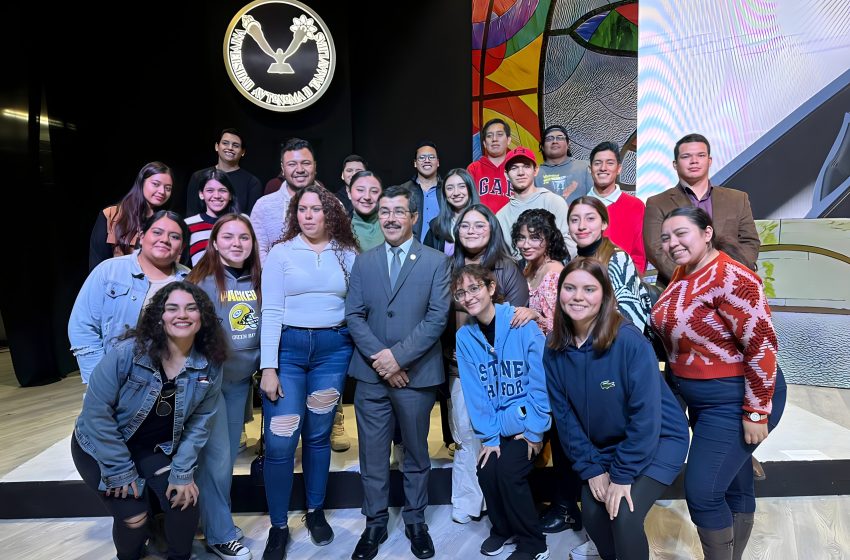  El rector Dámaso Anaya presenta a la comunidad la amplia oferta educativa de la UAT