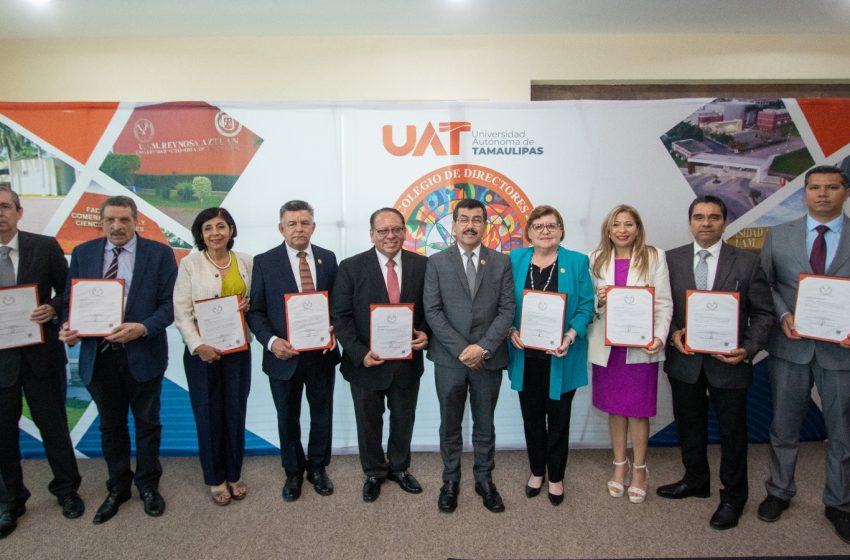  Entrega el rector Dámaso Anaya nombramientos a titulares de las secretarías de la UAT