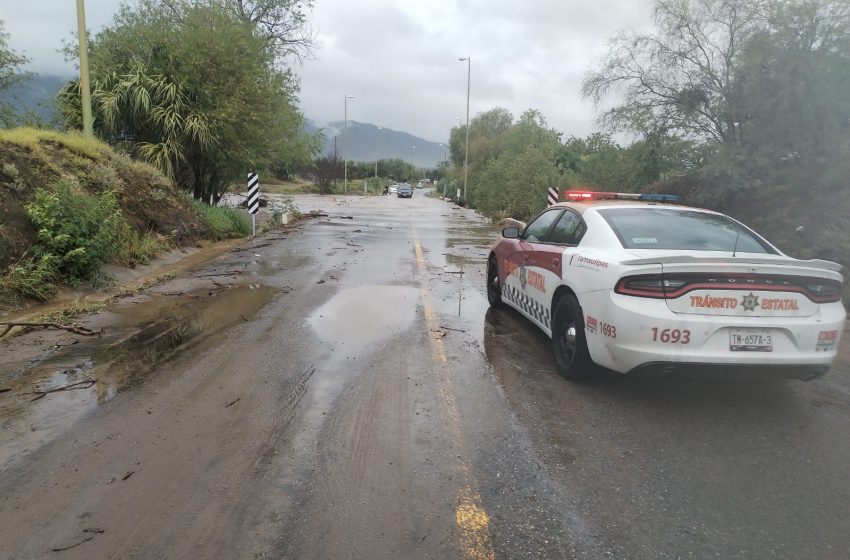  Cierran carreteras por desbordamiento de ríos