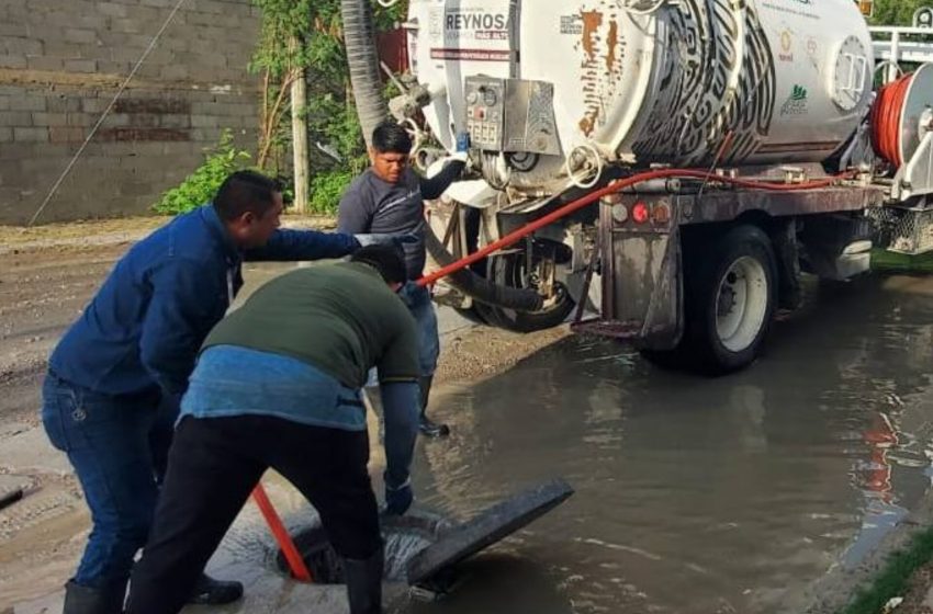  Desazolvó COMAPA drenaje sanitario en Riberas de Rancho Grande