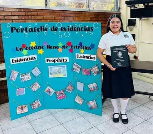  Se gradúa Fabiola Hernández Peña como Licenciada en Educación Primaria