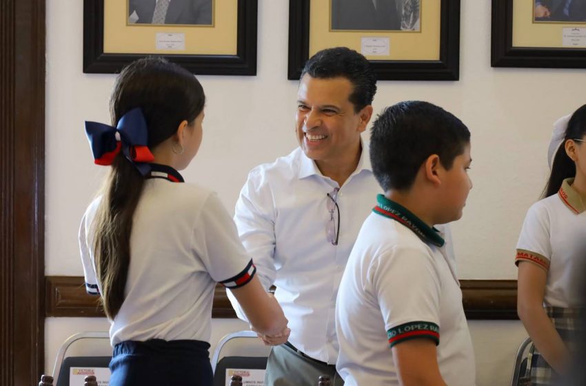  Sesionan alumnos de Victoria como Presidente y Regidores por un Día en Cabildo local
