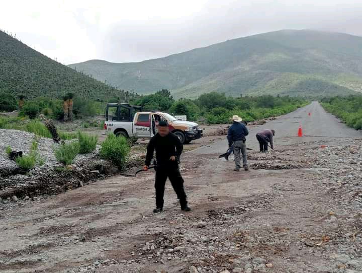  Lluvia afecta el tramo carretero en Miquihuana