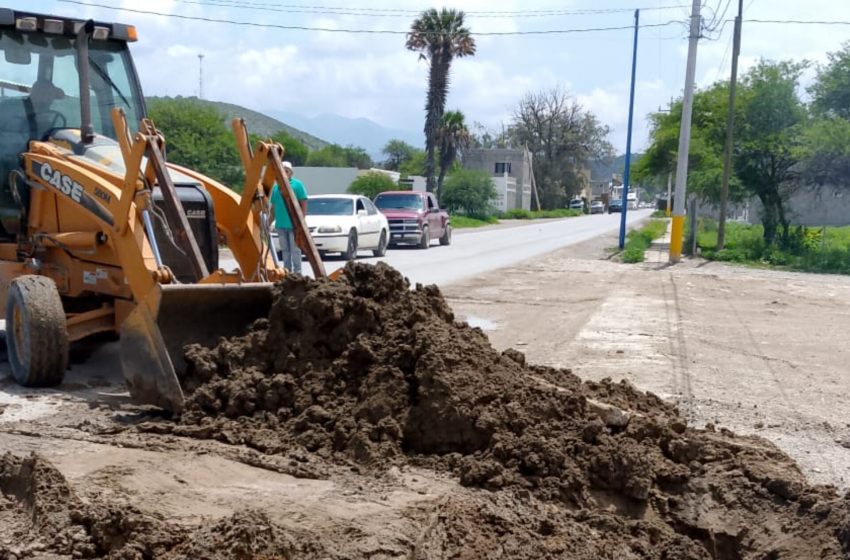  COMAPA Tula repara fuga en salida a San Luis Potosí