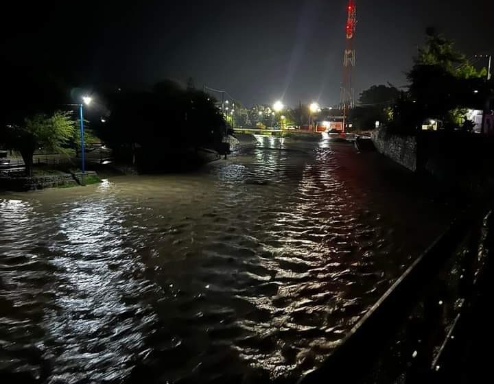  Lluvia intensa sorprende a Tula