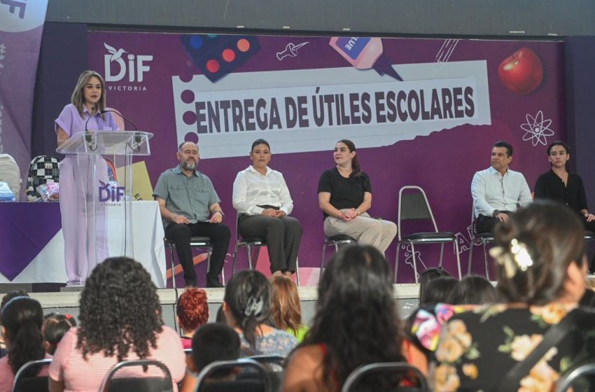  Reconocen alumnos, padres y maestros compromiso de Lucy y Lalo con la educación