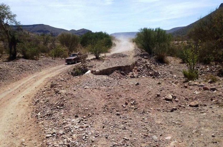  Continúa rehabilitando caminos rurales afectados por lluvias