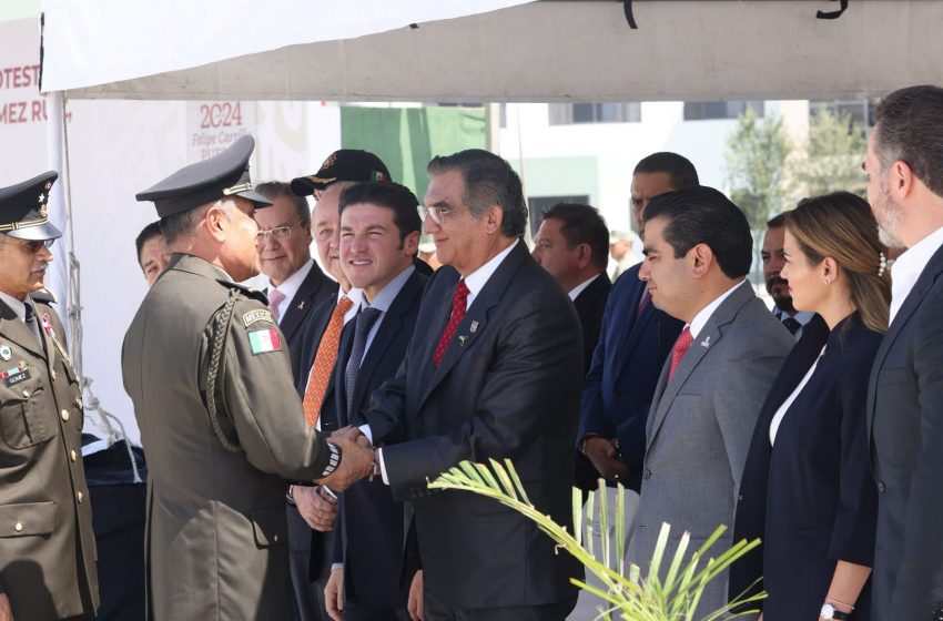  Recibe Américo Villarreal a relevos de la Sedena en Tamaulipas