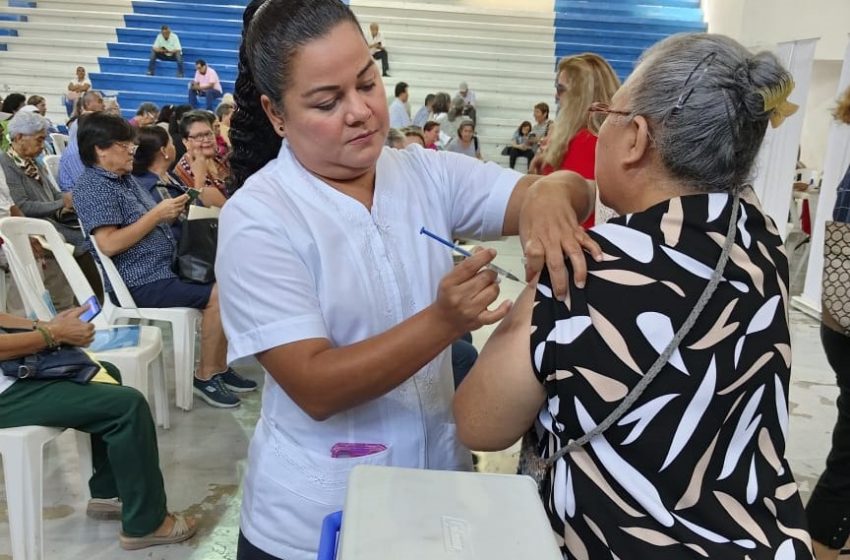  Exhorta Salud a la población a vacunarse contra influenza, covid y neumococo