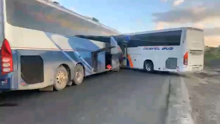  Accidente de autobuses deja a una mujer lesionada en Jaumave