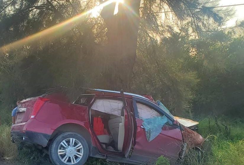  Accidente deja dos mujeres prensadas en Güémez