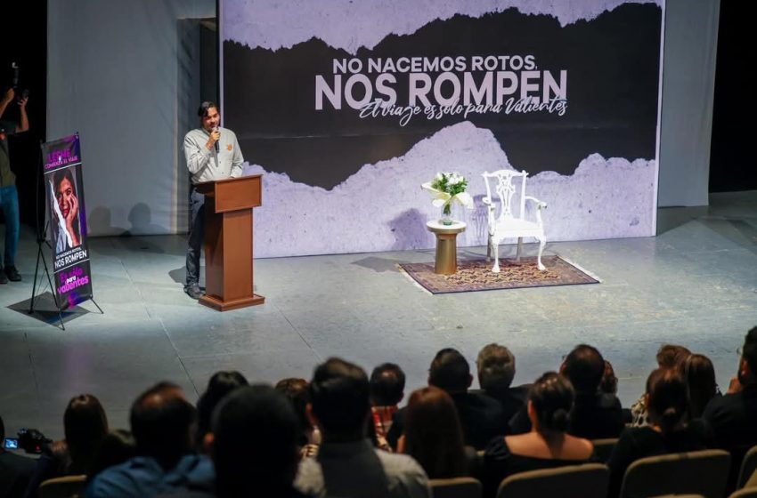  Presentó Alcalde obra literaria de Raquel Ramírez Rodríguez