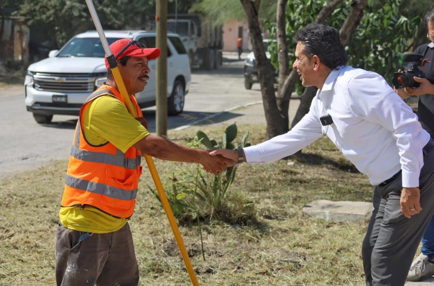  Lleva Lalo Gattás mejoras en servicios públicos y urbanos a colonias del sur.