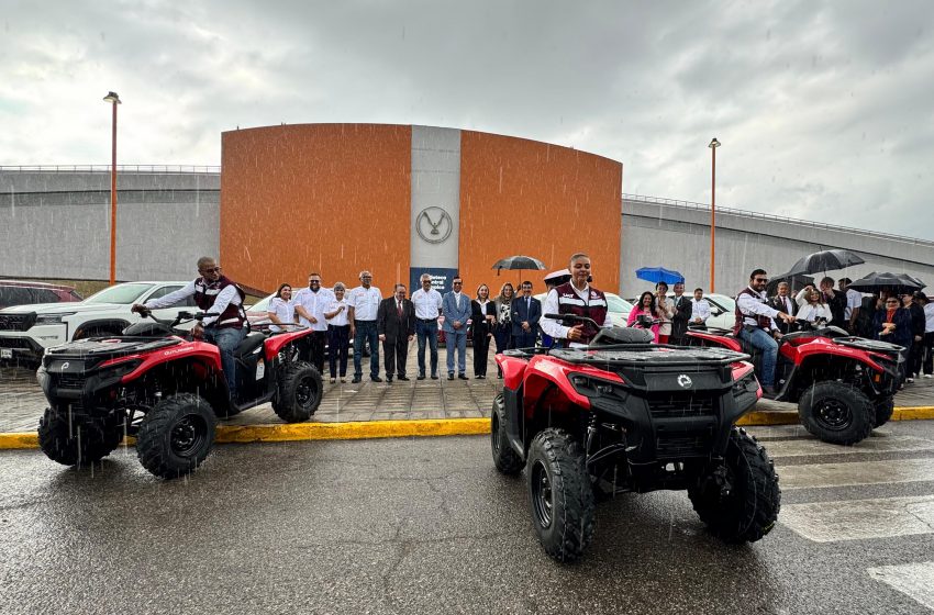  Rector de la UAT entrega equipamiento de vehículos a las facultades de la zona sur