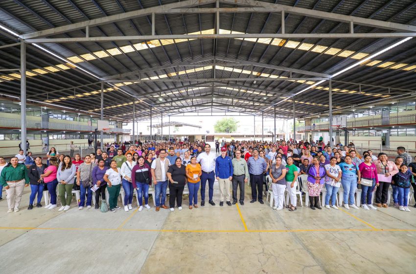  Dieron inicio al Registro de Becas el Alcalde Carlos Peña Ortiz y el Senador José Ramón Gómez Leal