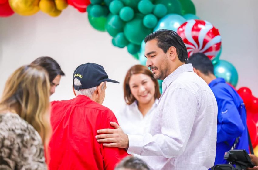  Felices abuelitos celebran Navidad Imparable con Carlos Peña Ortiz