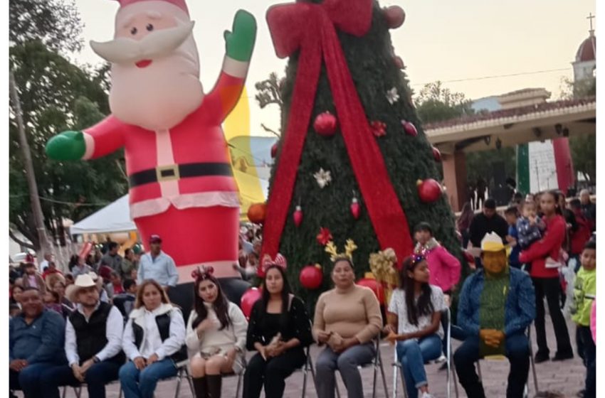  Encendido del Pino Navideño Una Noche Mágica en Palmillas