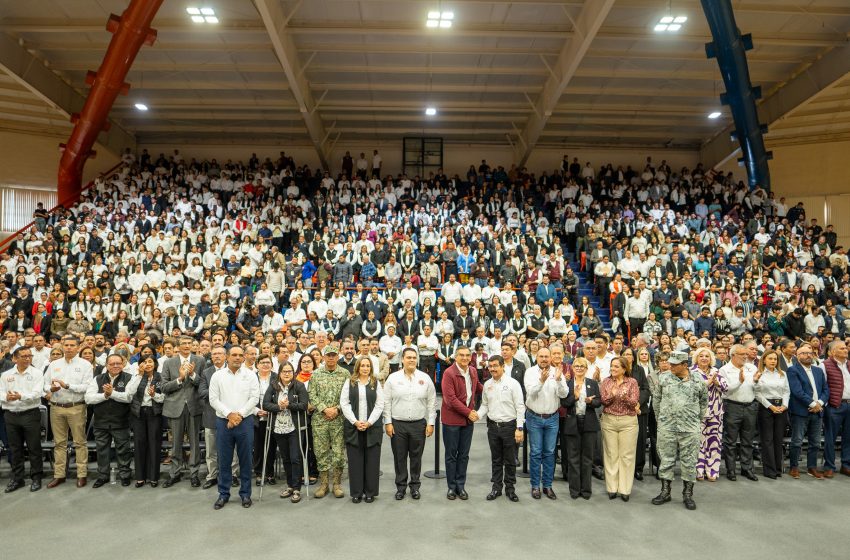  Gobernador y rector hacen entrega histórica de equipos de cómputo a estudiantes y docentes de la UAT