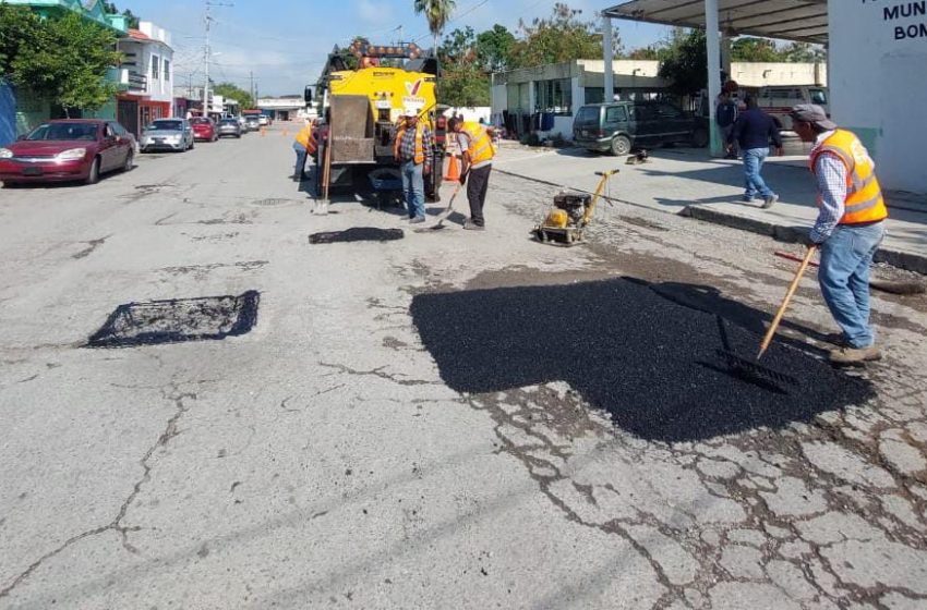  Con trabajos de bacheo y rastreo, Municipio continúa mejorando movilidad urbana.