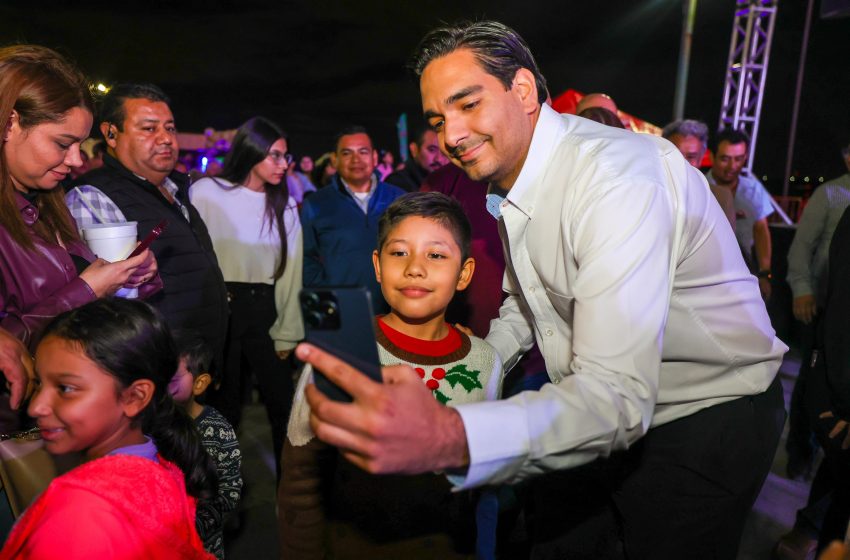  Disfrutaron mas de 76 Mil personas impresionante Desfile Navideño de mas de 250 carros alegóricos