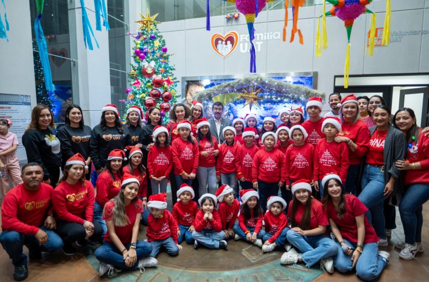  Preside rector encendido del pino navideño Familia UAT