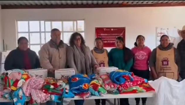  Gobierno Municipal de Tula entrega cobijas y despensas en diversas comunidades