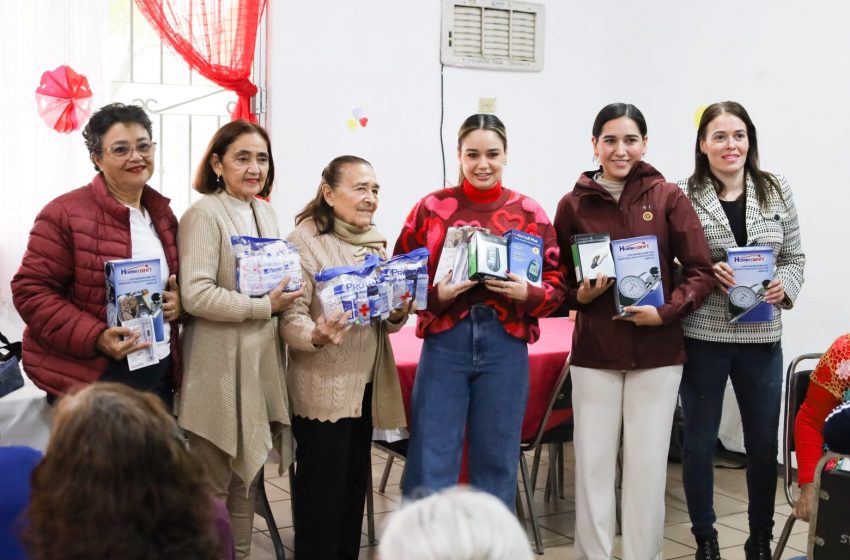  Recibe DIF Municipal equipo médico para beneficio de abuelitos.