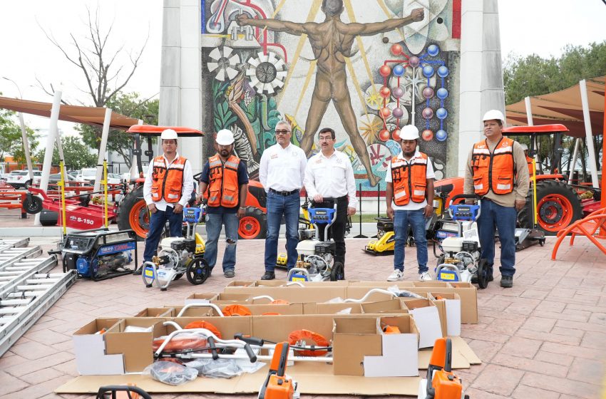  Entrega rector equipo para el mantenimiento de los campus de la UAT