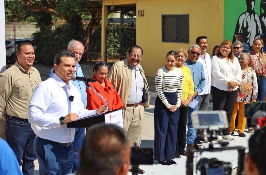  Agradecen vecinos obra pública en colonia del Maestro.