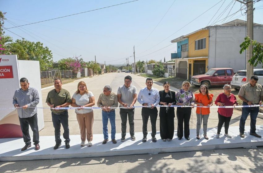  Inauguran calle de concreto hidráulico en la colonia Cuauhtémoc.