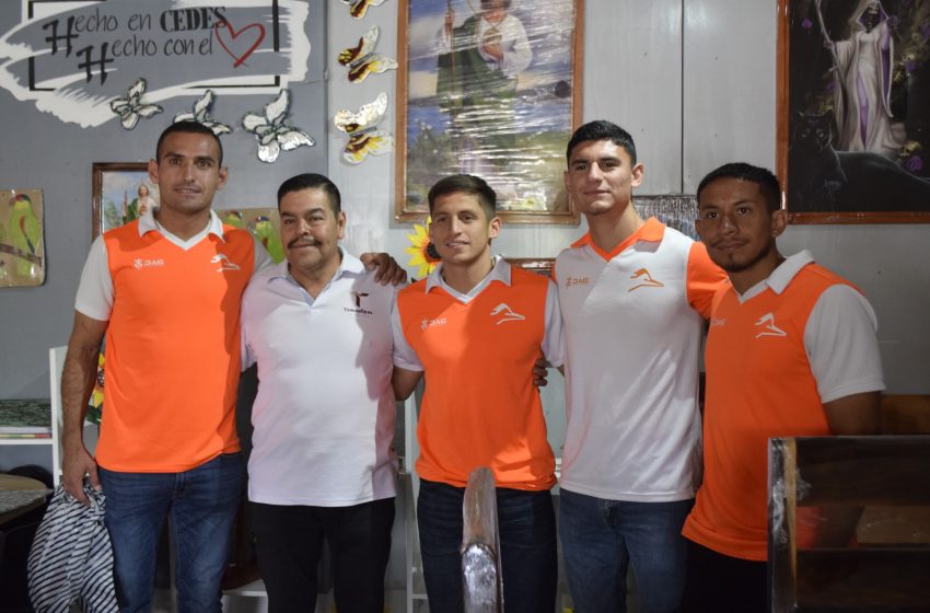  Correcaminos Futbol Club dona playeras y balones a equipos de CEDES Victoria