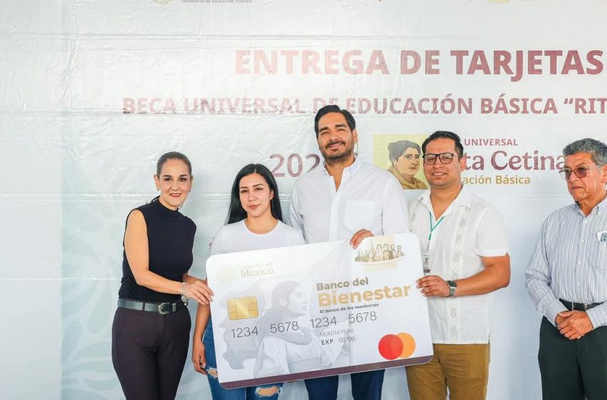  Avanza entrega de Becas con apoyo del Alcalde Carlos Peña Ortiz