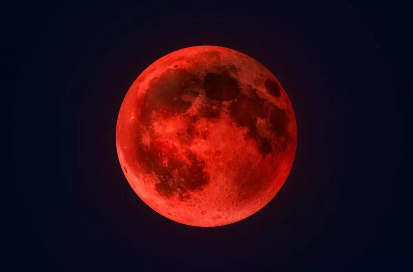  Victorenses se desvelan para ver la ‘luna de sangre