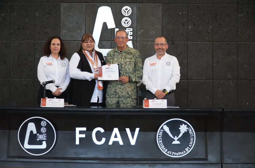  El Gral. Enrique García Jaramillo da conferencia en la UAT sobre seguridad nacional