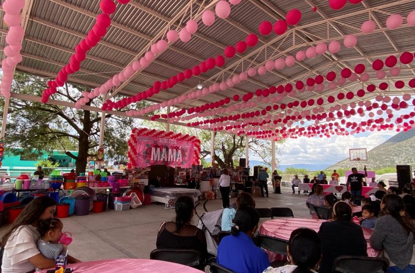 Alcaldesa de Bustamante celebra a las madres con emotivo convivio y regalos