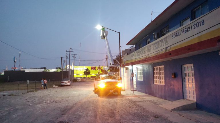  Alumbra Gobierno de Reynosa colonias Villas de La Joya y Villa de Esmeralda