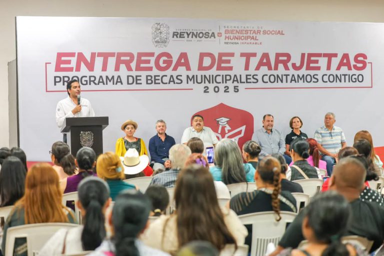  Entregó Carlos Peña Ortiz estímulos económicos a niños y jóvenes creadores