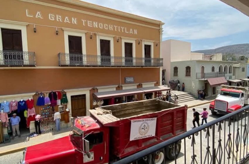 Desfilan trabajadores en Tula por el Día del Trabajo